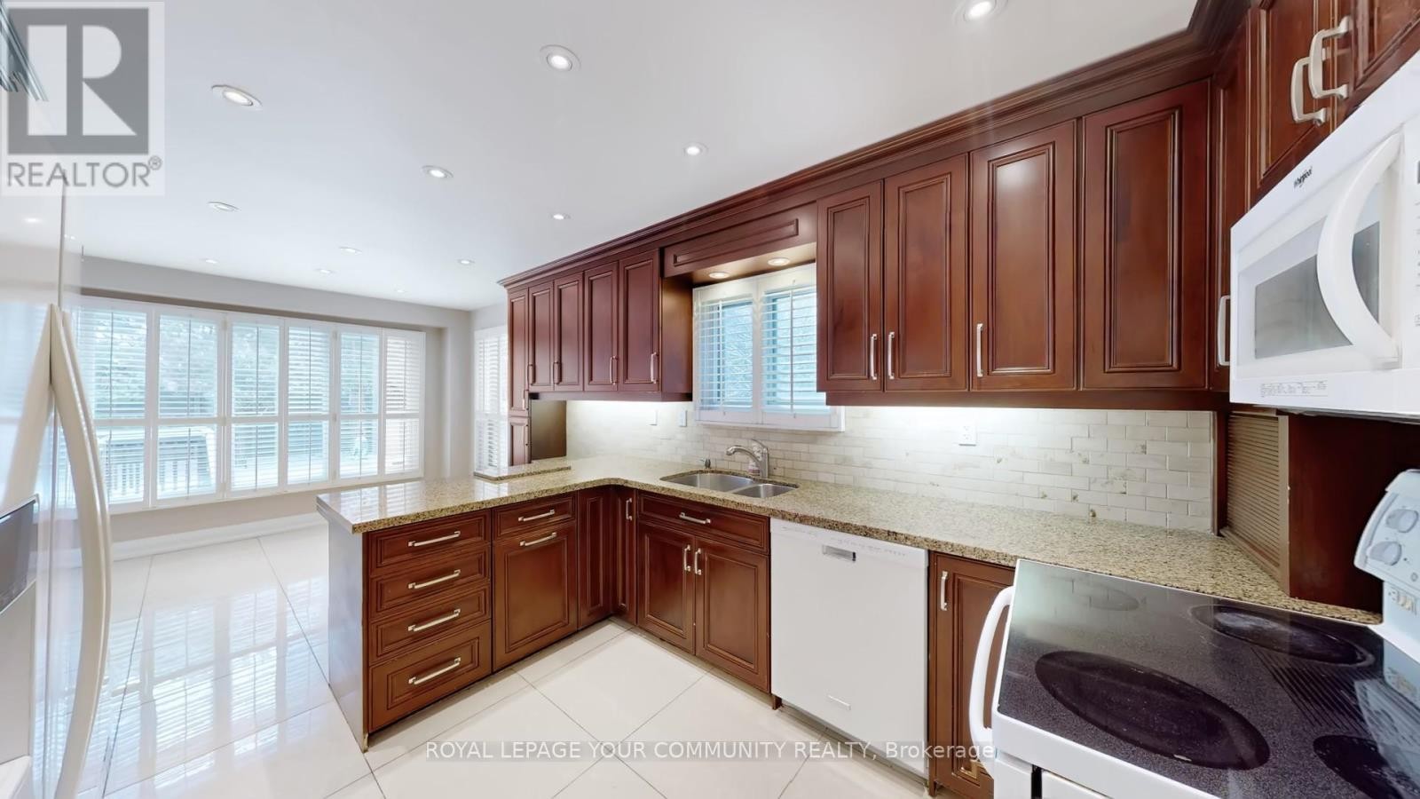 












125 NORTH MEADOW CRESCENT

,
Vaughan (Crestwood-Springfarm-Yorkhill),




Ontario
L4J3C4

