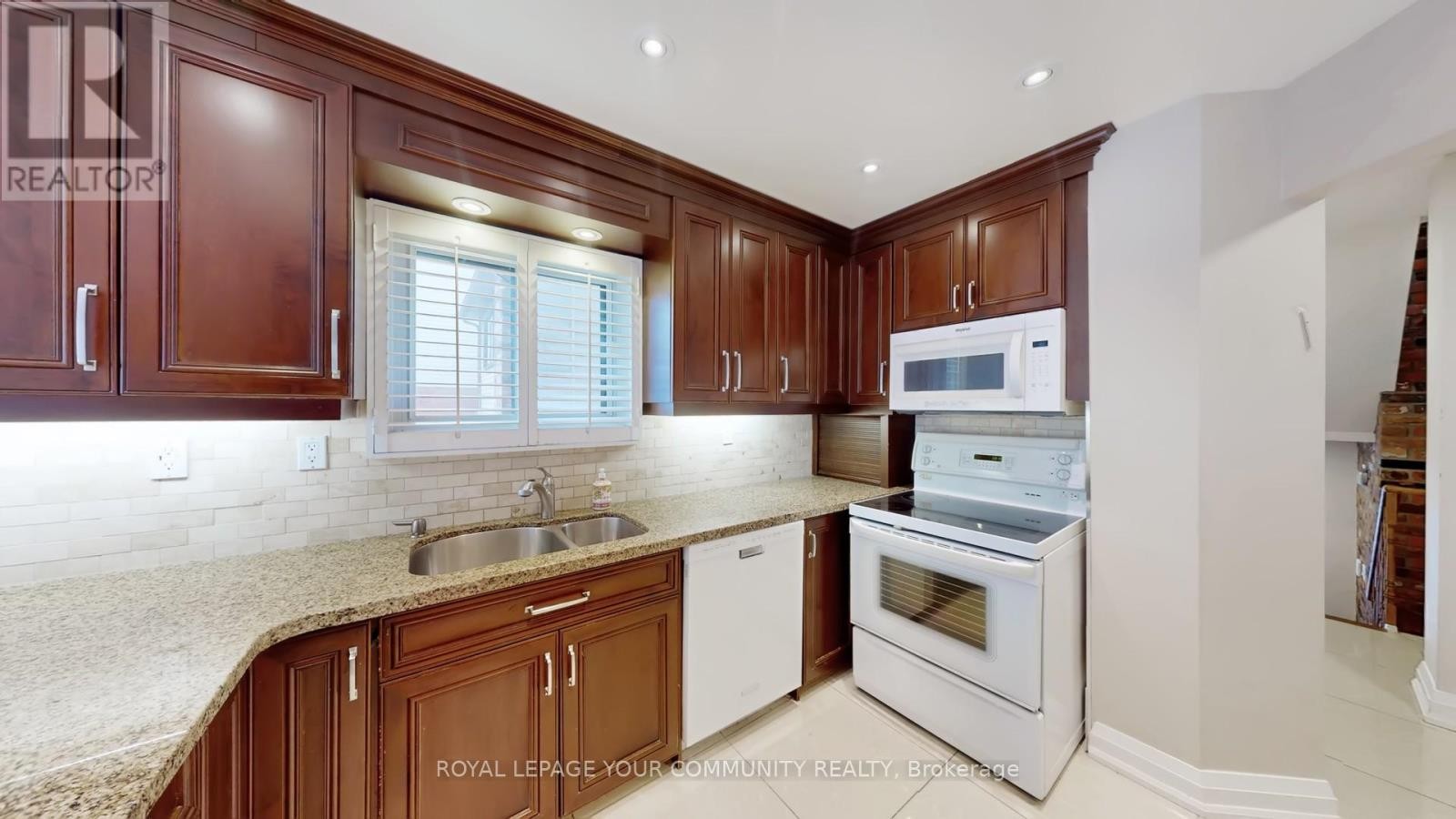 












125 NORTH MEADOW CRESCENT

,
Vaughan (Crestwood-Springfarm-Yorkhill),




Ontario
L4J3C4

