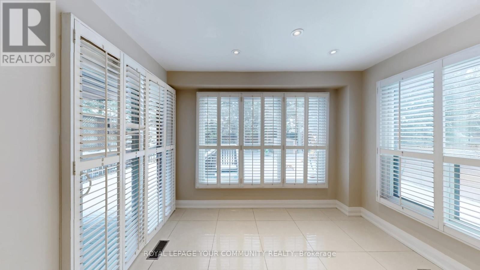 












125 NORTH MEADOW CRESCENT

,
Vaughan (Crestwood-Springfarm-Yorkhill),




Ontario
L4J3C4

