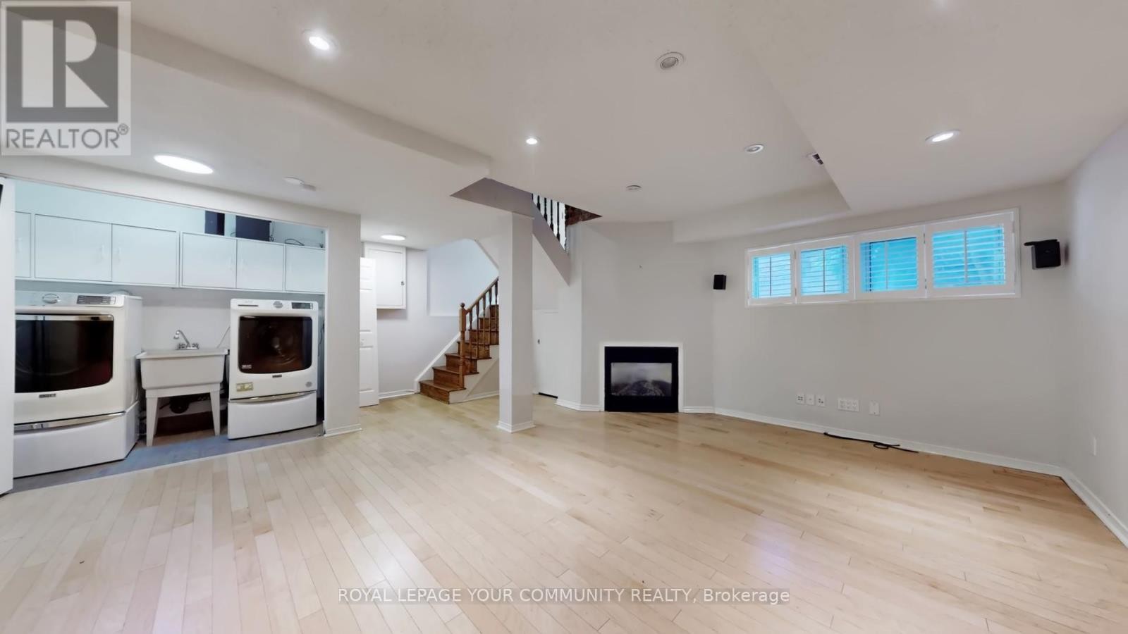 












125 NORTH MEADOW CRESCENT

,
Vaughan (Crestwood-Springfarm-Yorkhill),




Ontario
L4J3C4

