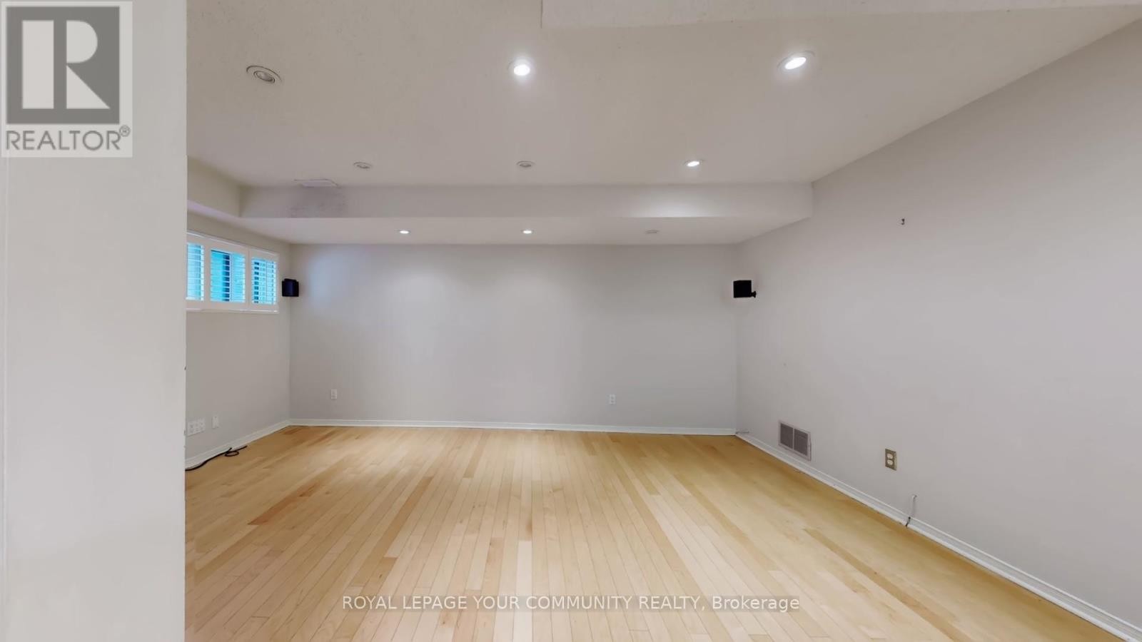 












125 NORTH MEADOW CRESCENT

,
Vaughan (Crestwood-Springfarm-Yorkhill),




Ontario
L4J3C4

