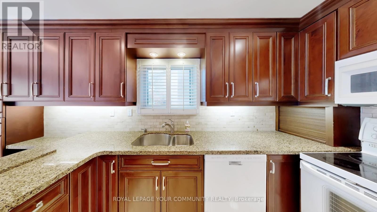 












125 NORTH MEADOW CRESCENT

,
Vaughan (Crestwood-Springfarm-Yorkhill),




Ontario
L4J3C4

