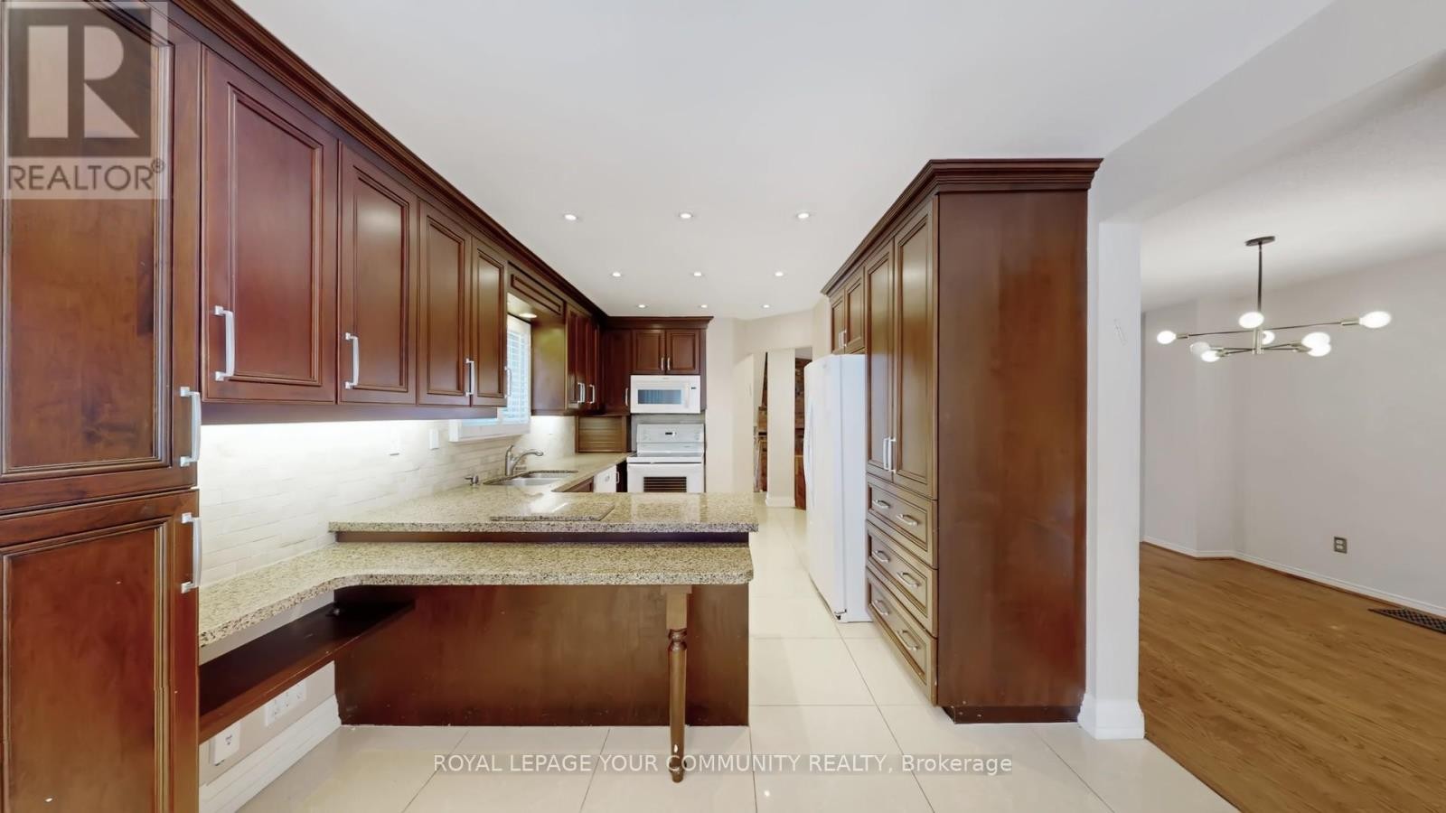 












125 NORTH MEADOW CRESCENT

,
Vaughan (Crestwood-Springfarm-Yorkhill),




Ontario
L4J3C4

