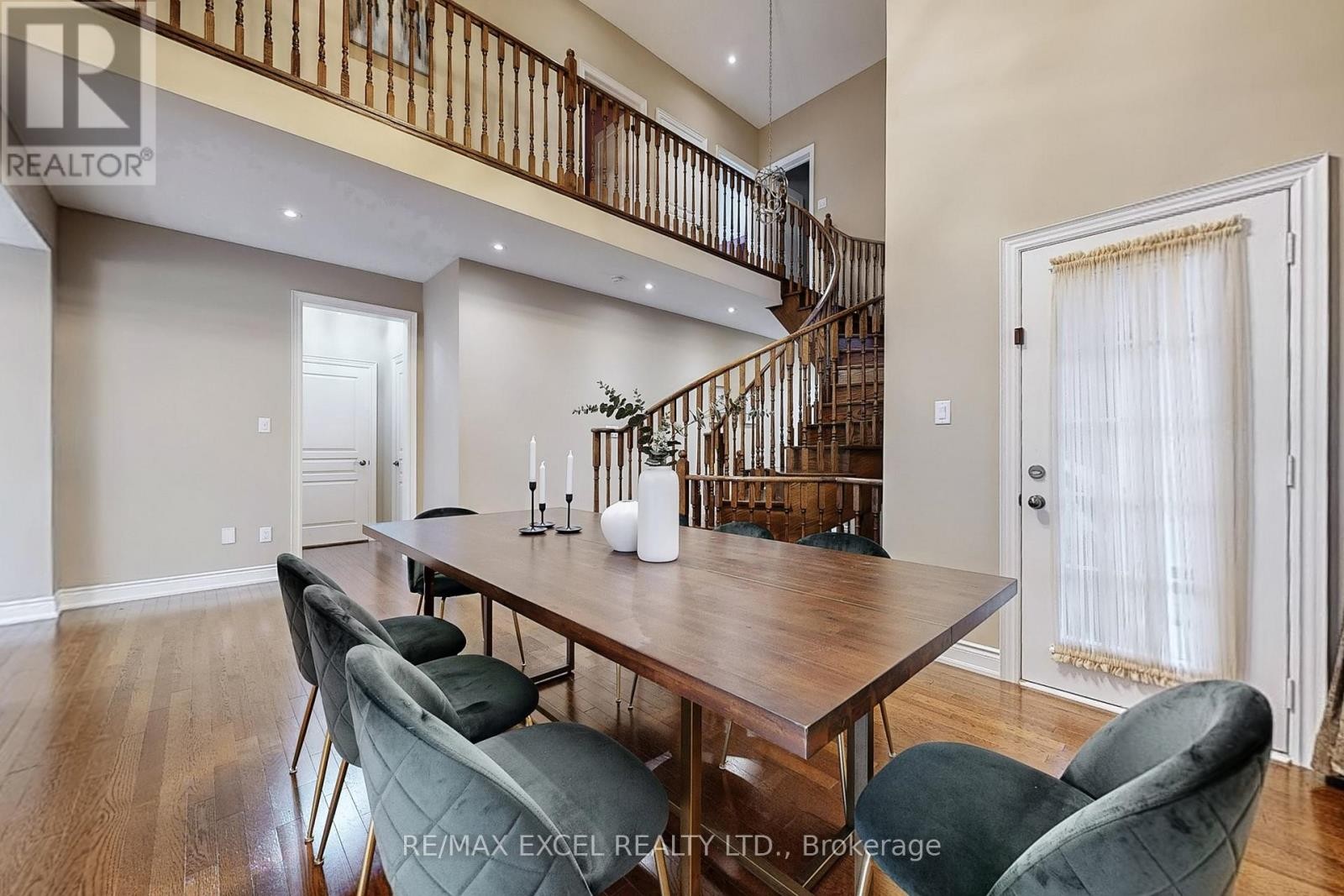 












160 ROY HARPER AVENUE

,
Aurora,




Ontario
L4G0V6

