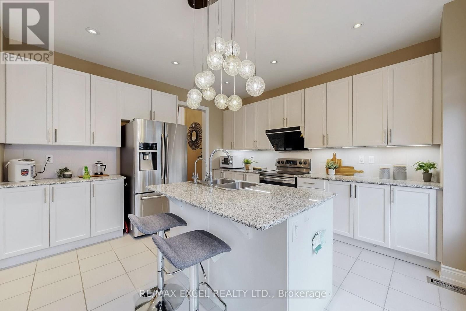 












160 ROY HARPER AVENUE

,
Aurora,




Ontario
L4G0V6

