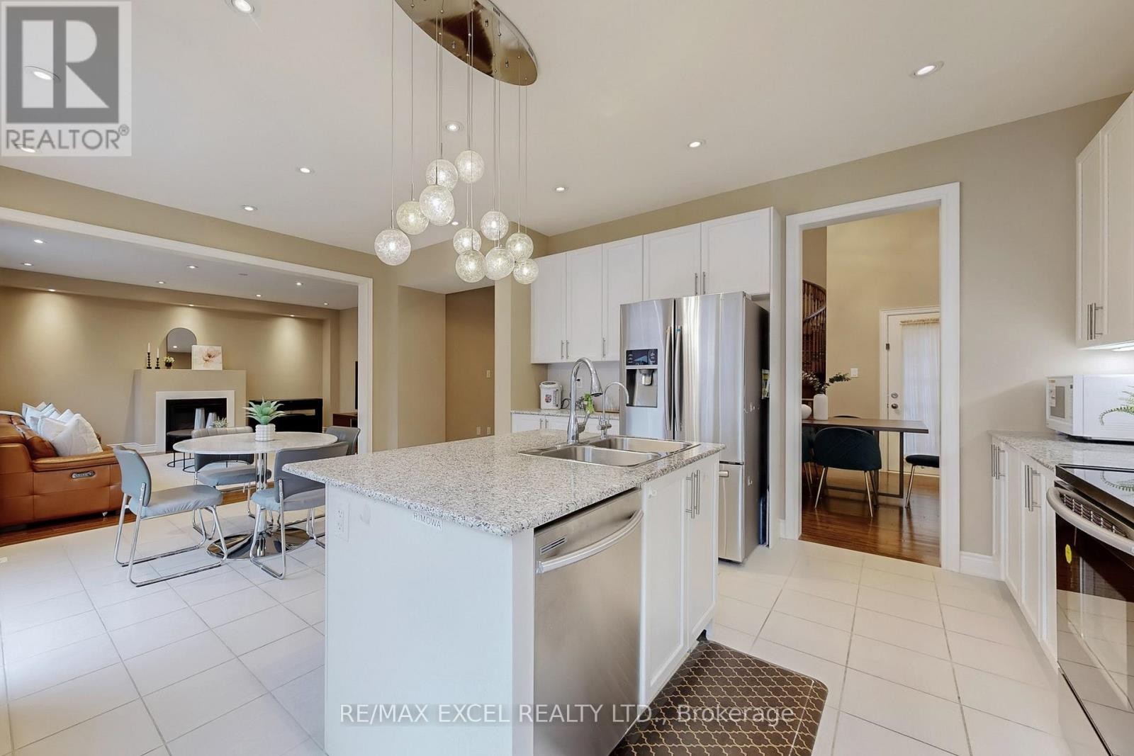 












160 ROY HARPER AVENUE

,
Aurora,




Ontario
L4G0V6

