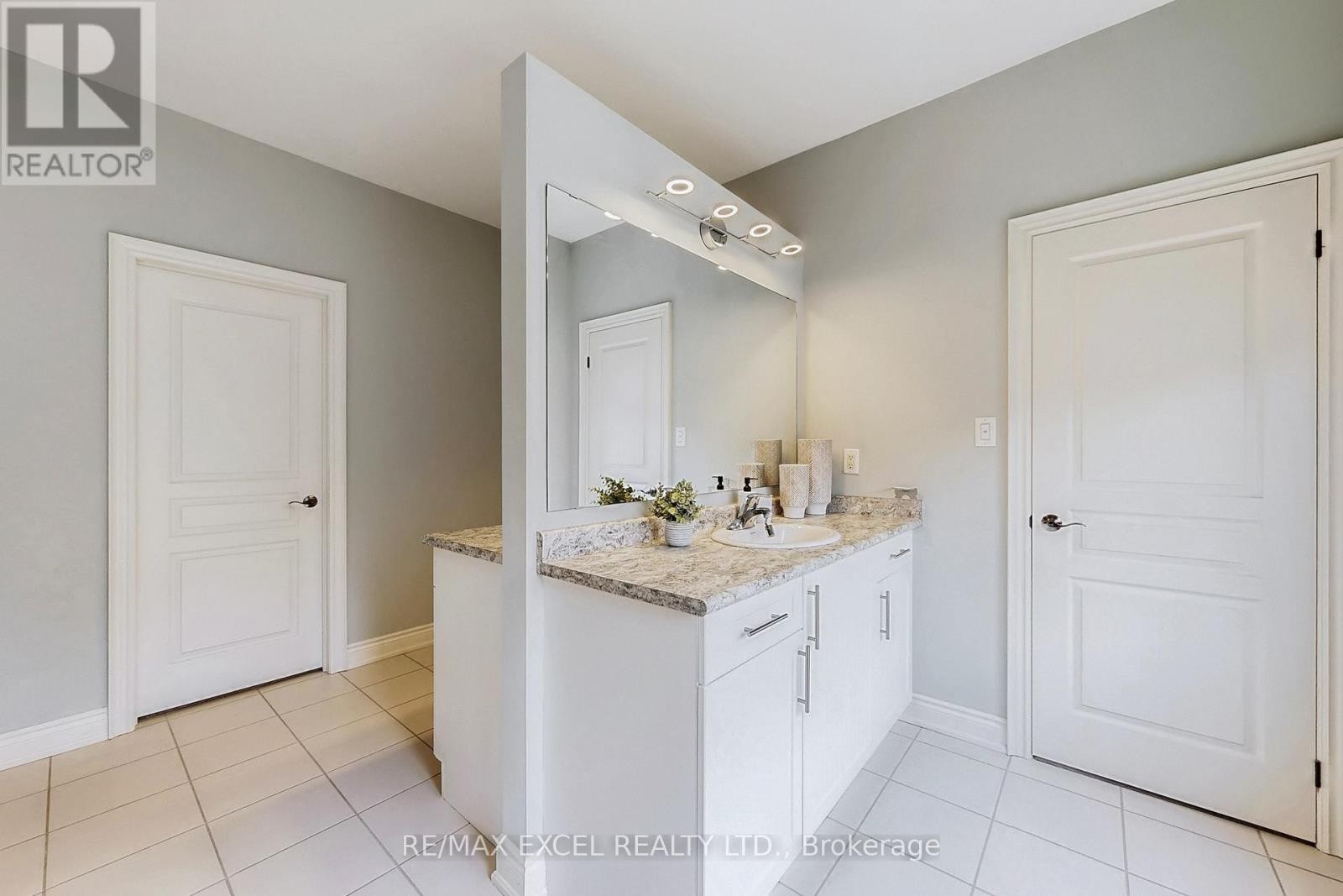 












160 ROY HARPER AVENUE

,
Aurora,




Ontario
L4G0V6

