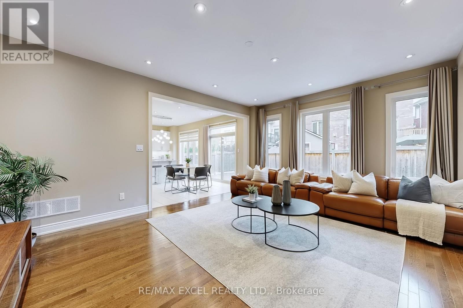 












160 ROY HARPER AVENUE

,
Aurora,




Ontario
L4G0V6

