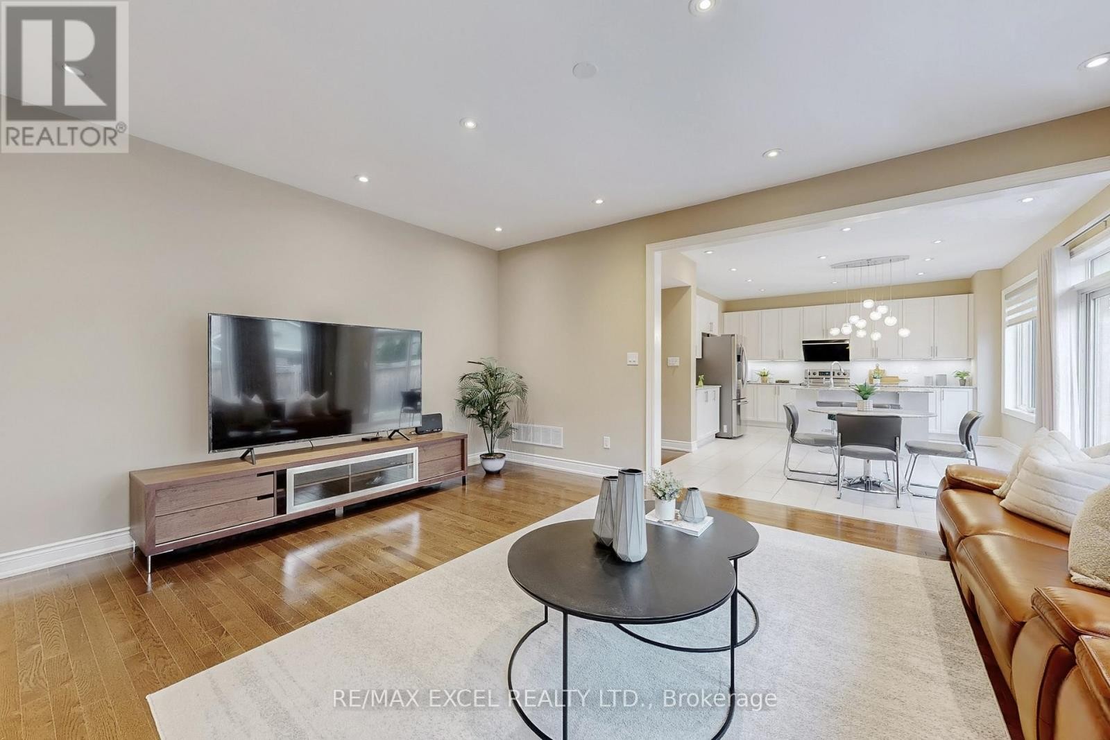 












160 ROY HARPER AVENUE

,
Aurora,




Ontario
L4G0V6

