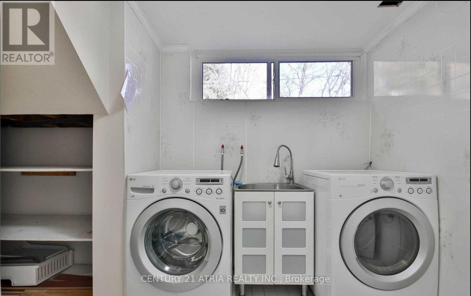 












243 HARRYGAN CRESCENT

,
Richmond Hill (Mill Pond),




Ontario
L4C4J2

