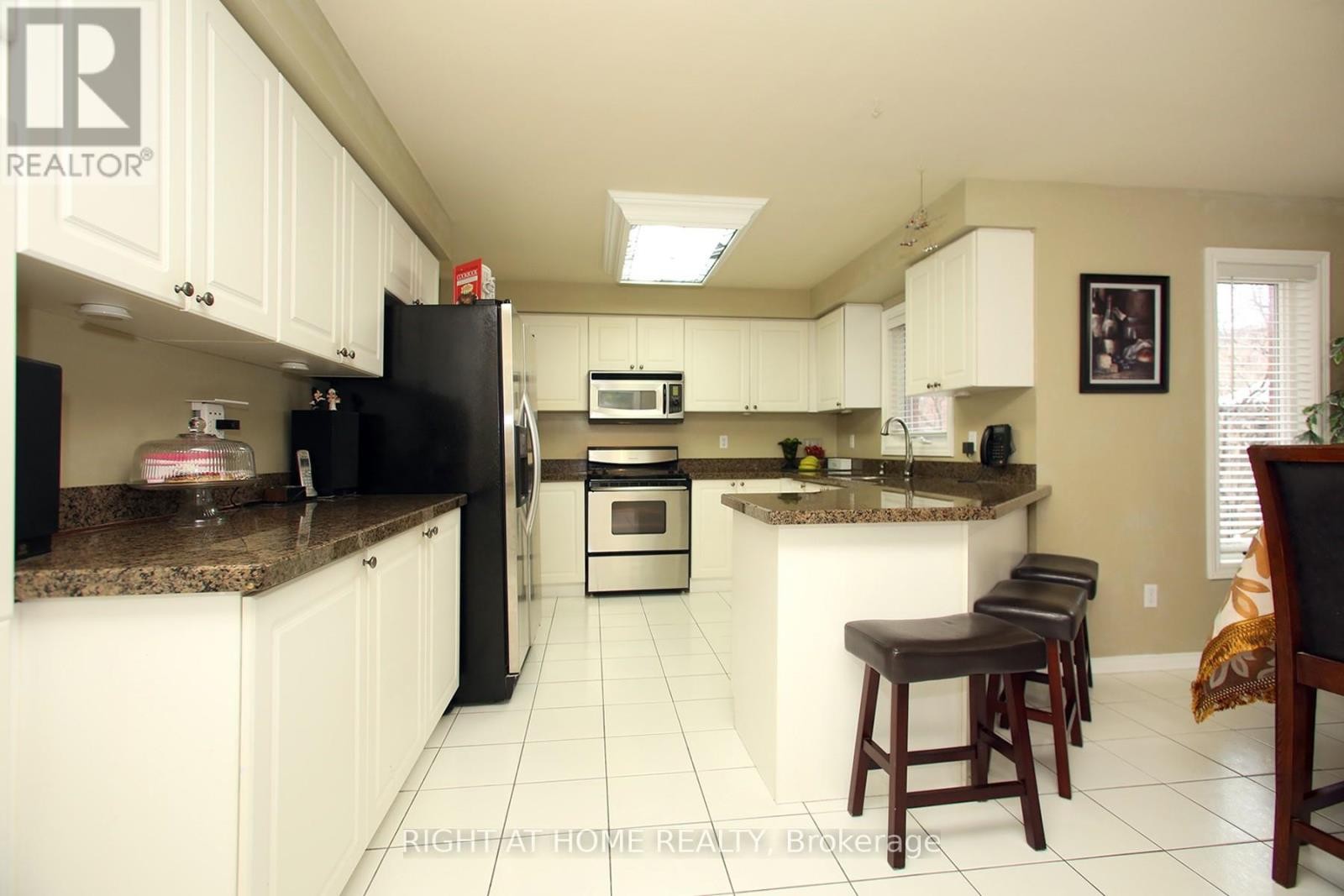 












6 COLDSTREAM CRESCENT

,
Richmond Hill (Devonsleigh),




Ontario
L4S1E6

