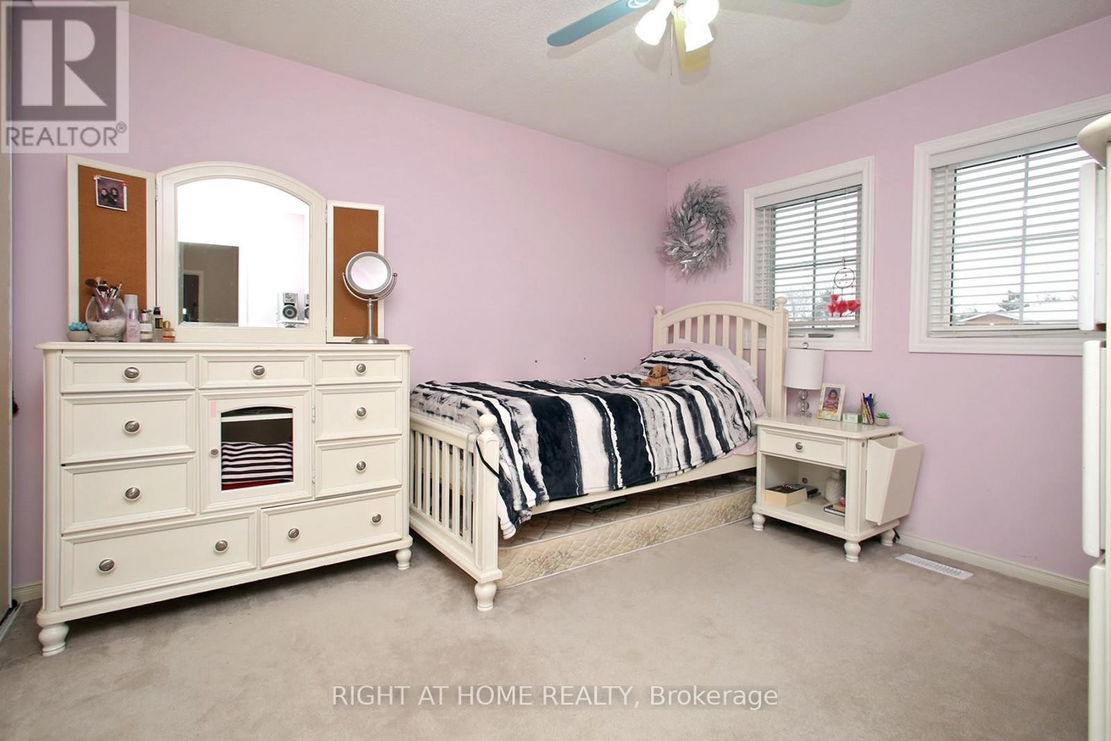 












6 COLDSTREAM CRESCENT

,
Richmond Hill (Devonsleigh),




Ontario
L4S1E6

