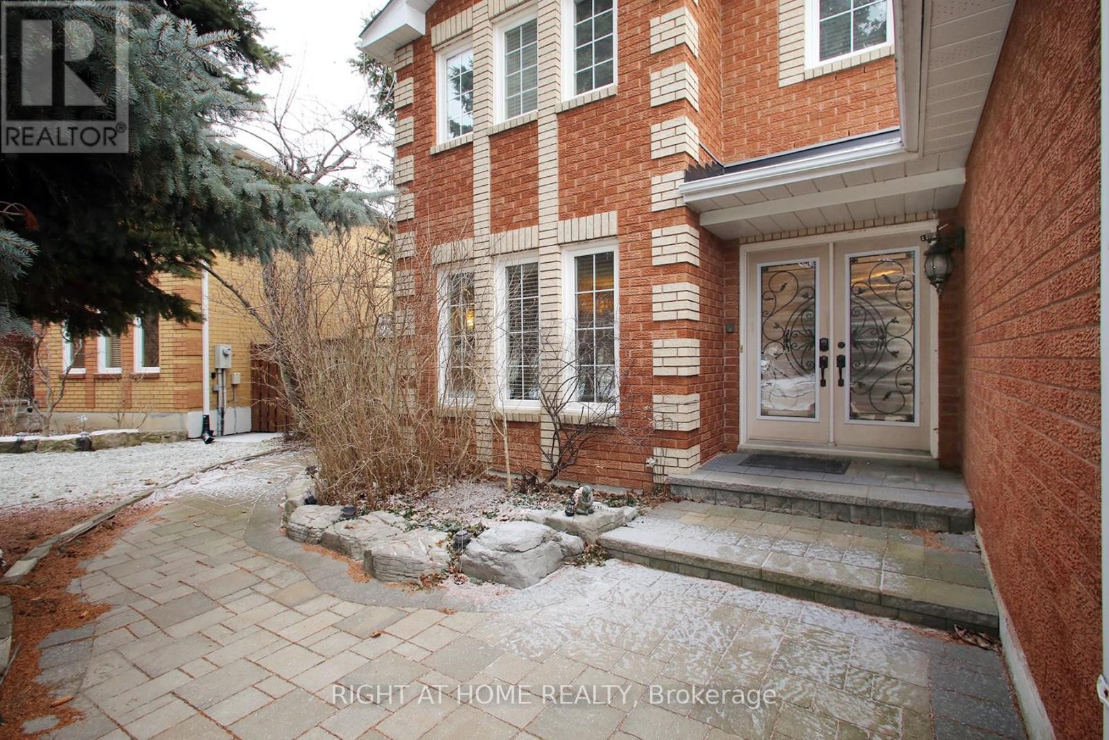 












6 COLDSTREAM CRESCENT

,
Richmond Hill (Devonsleigh),




Ontario
L4S1E6

