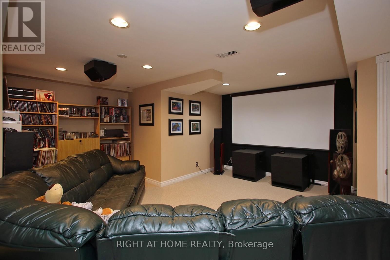 












6 COLDSTREAM CRESCENT

,
Richmond Hill (Devonsleigh),




Ontario
L4S1E6

