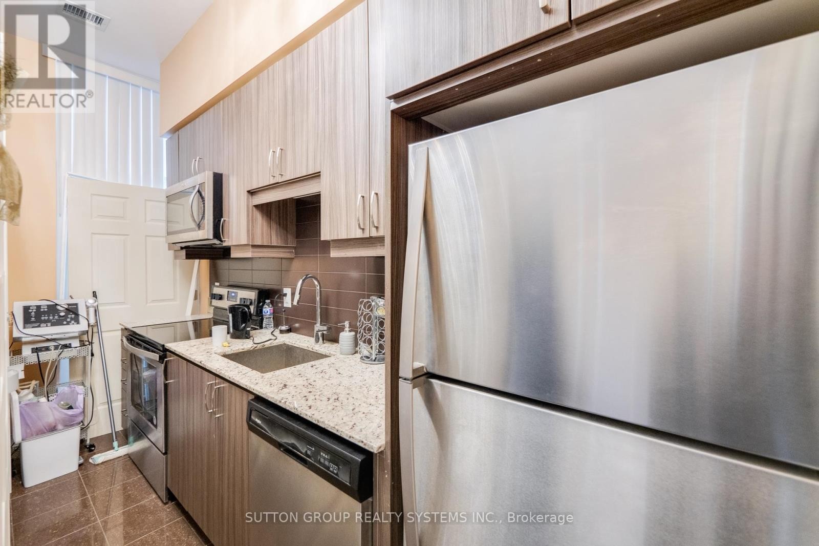 












SW-105 - 9191 YONGE STREET

,
Richmond Hill (Langstaff),




Ontario
L4C1H7

