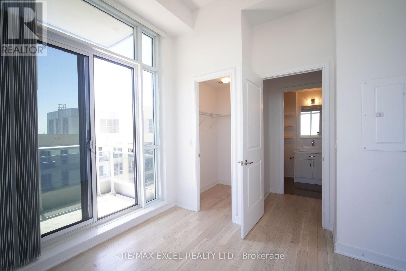 












1204 - 9205 YONGE STREET

,
Richmond Hill (Langstaff),




Ontario
L4C6Z2

