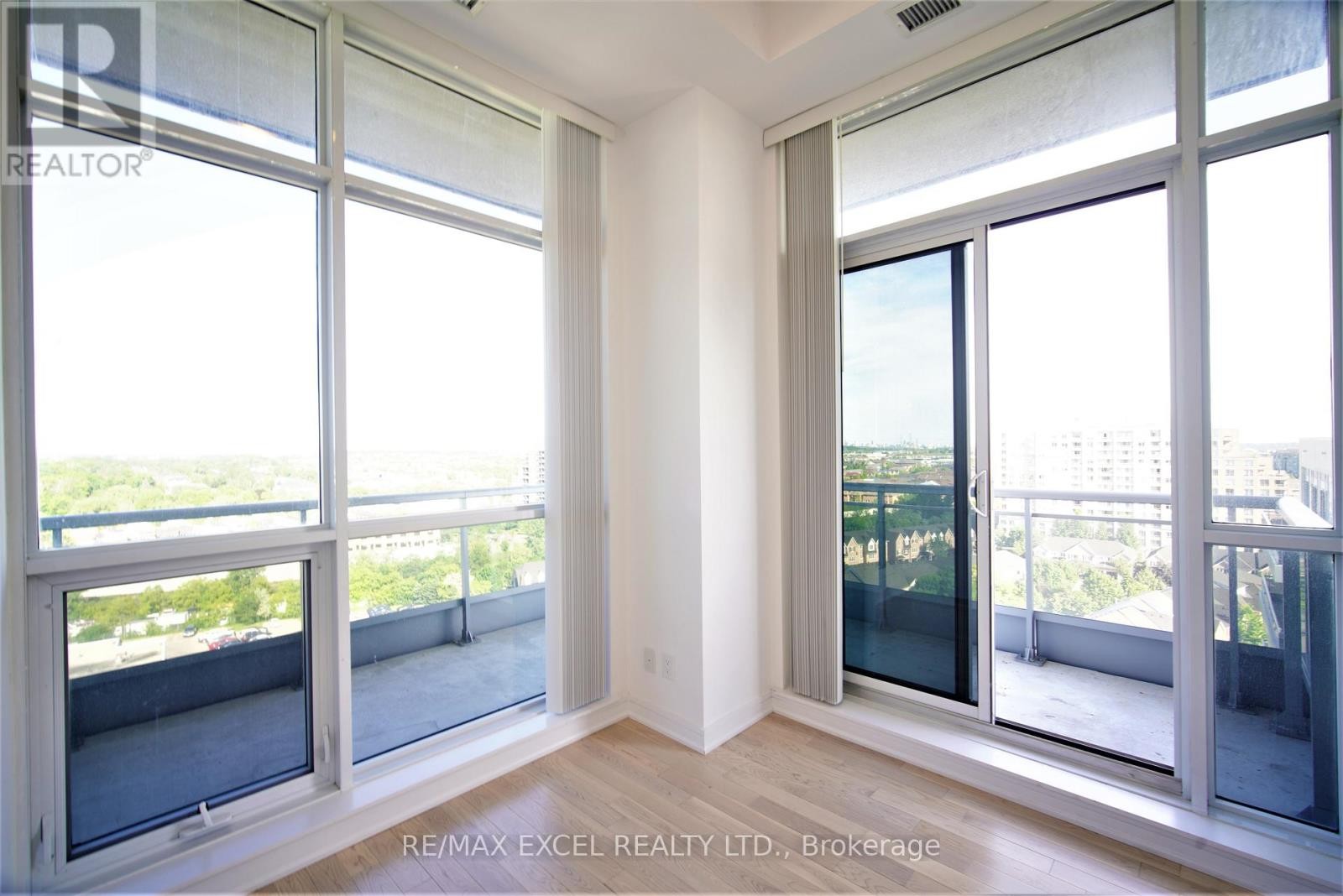 












1204 - 9205 YONGE STREET

,
Richmond Hill (Langstaff),




Ontario
L4C6Z2

