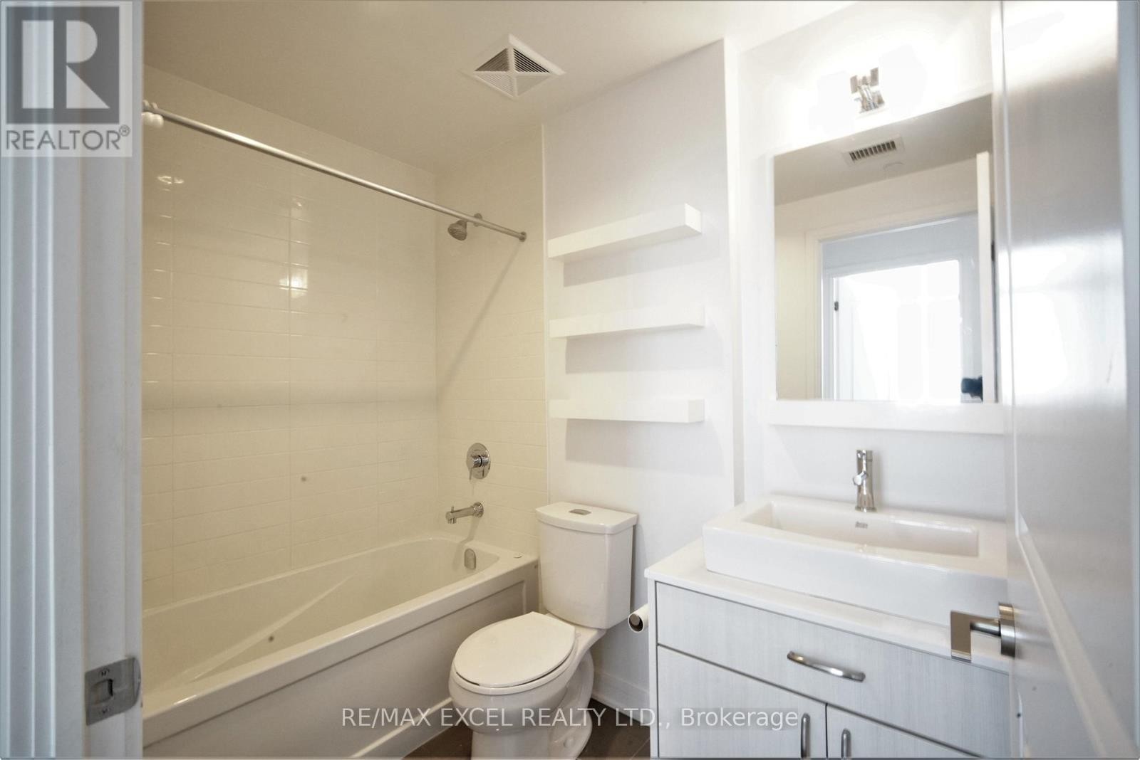 












1204 - 9205 YONGE STREET

,
Richmond Hill (Langstaff),




Ontario
L4C6Z2

