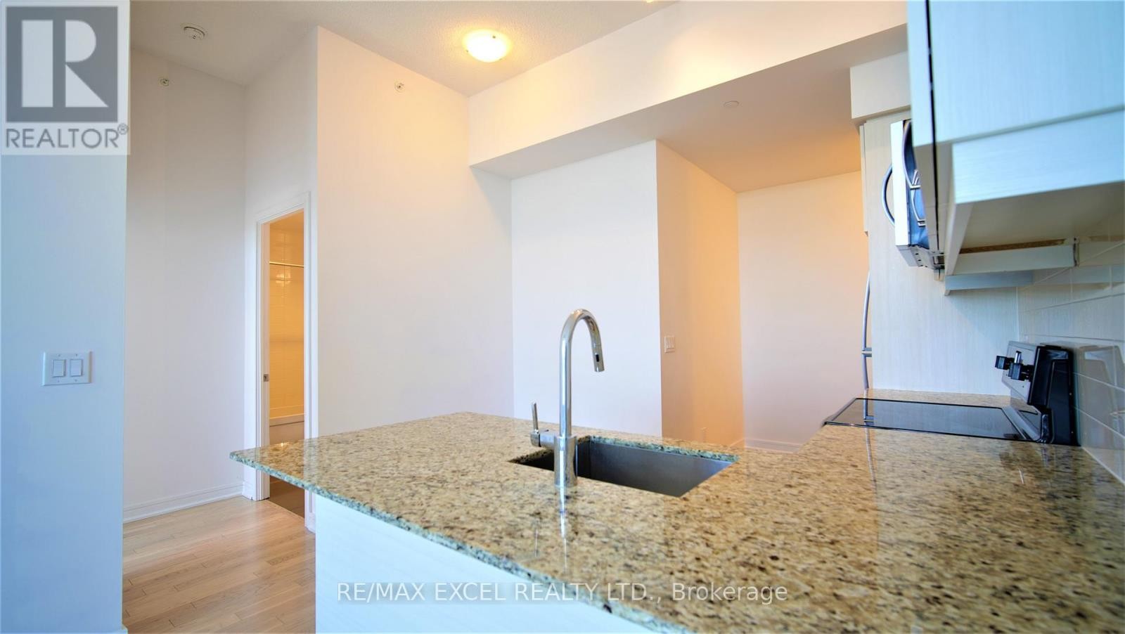 












1204 - 9205 YONGE STREET

,
Richmond Hill (Langstaff),




Ontario
L4C6Z2

