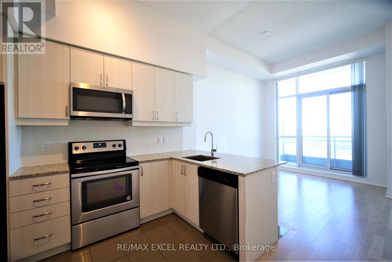 












1204 - 9205 YONGE STREET

,
Richmond Hill (Langstaff),




Ontario
L4C6Z2

