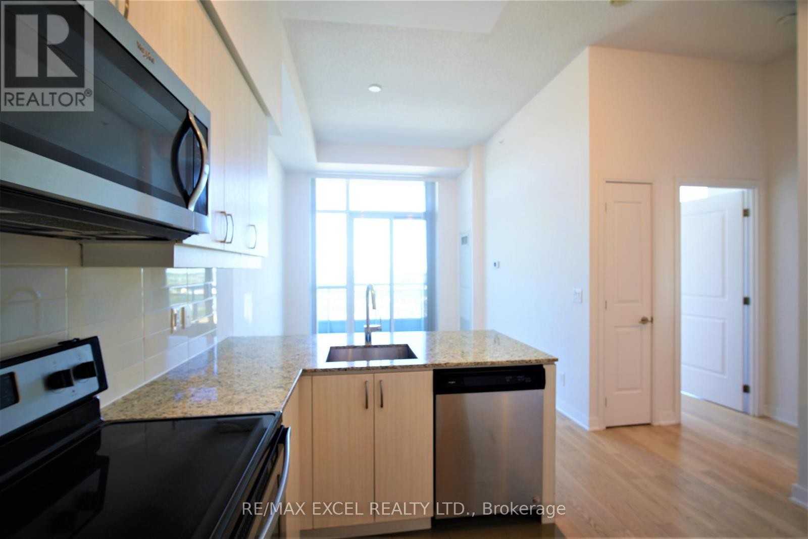 












1204 - 9205 YONGE STREET

,
Richmond Hill (Langstaff),




Ontario
L4C6Z2

