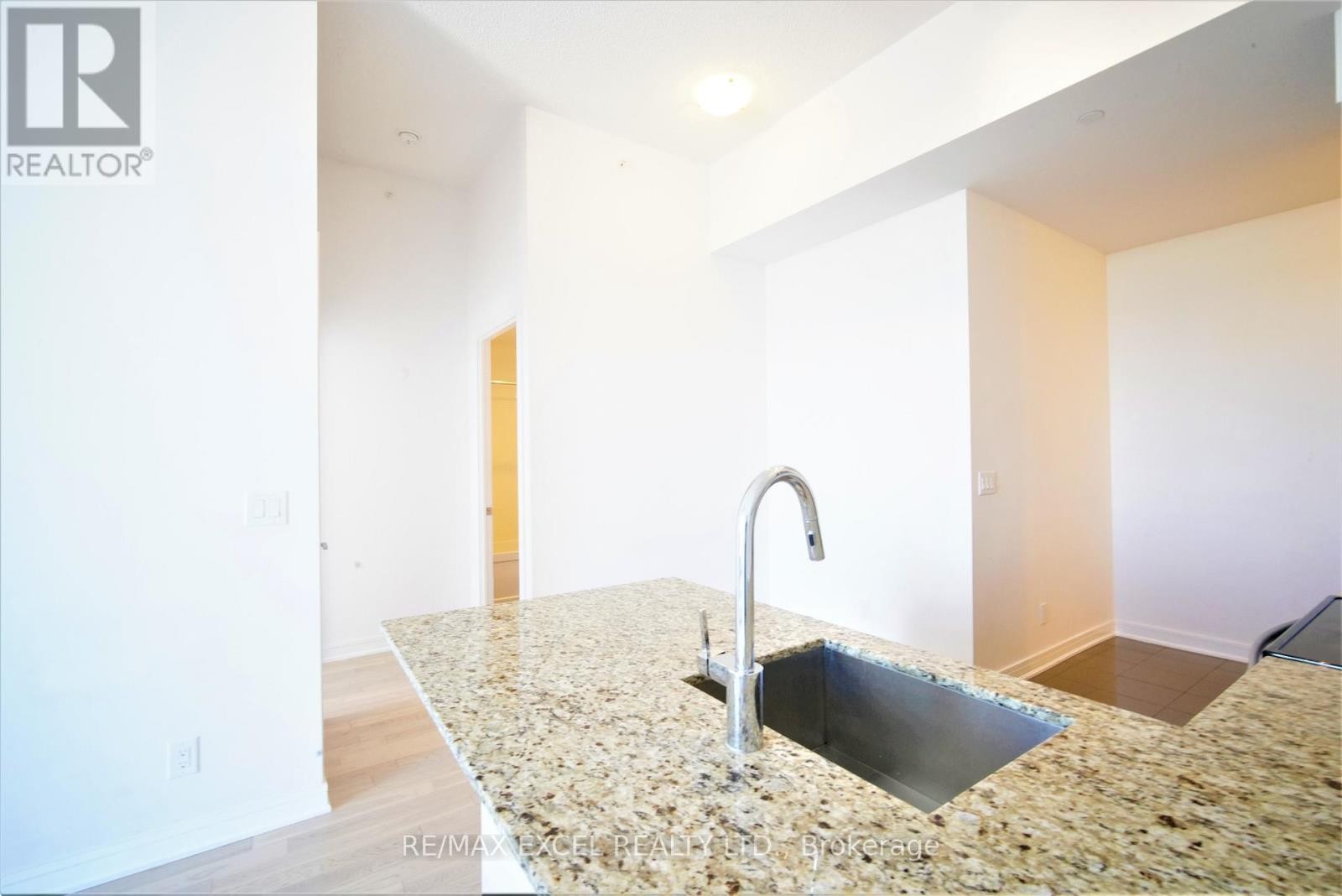 












1204 - 9205 YONGE STREET

,
Richmond Hill (Langstaff),




Ontario
L4C6Z2

