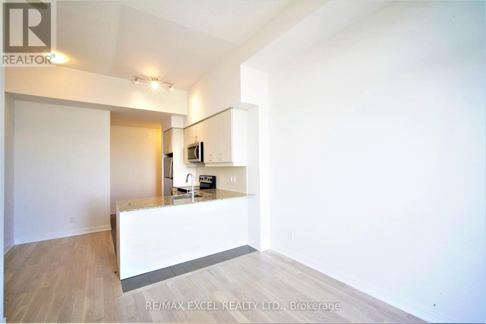 












1204 - 9205 YONGE STREET

,
Richmond Hill (Langstaff),




Ontario
L4C6Z2

