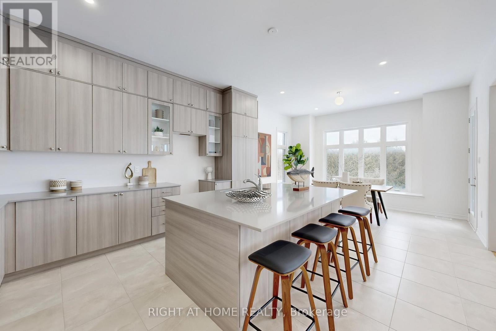 












15 RAIL TRAIL COURT W

,
Georgina (Sutton & Jackson's Point),




Ontario
L0E1R0

