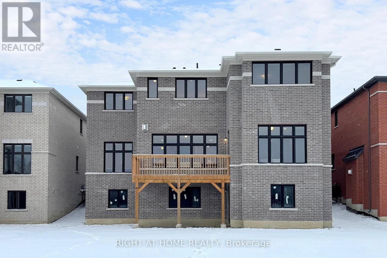 












15 RAIL TRAIL COURT W

,
Georgina (Sutton & Jackson's Point),




Ontario
L0E1R0

