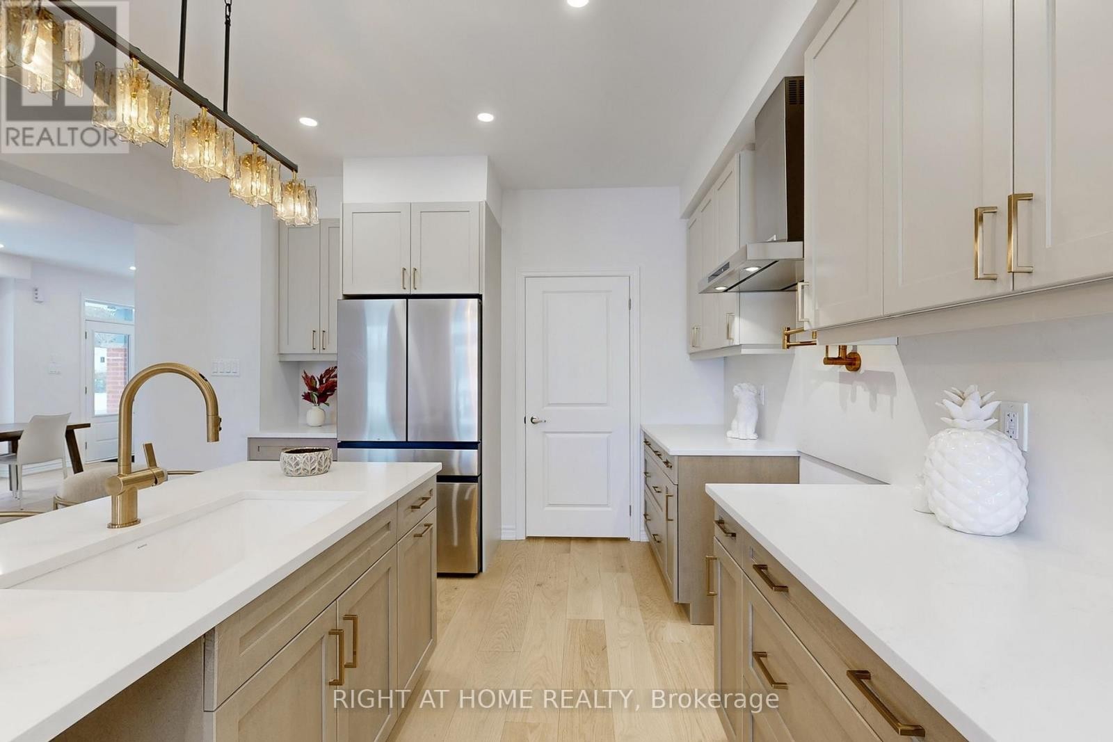 












1 BIG CANOE DRIVE

,
Georgina (Sutton & Jackson's Point),




Ontario
L0E1R0

