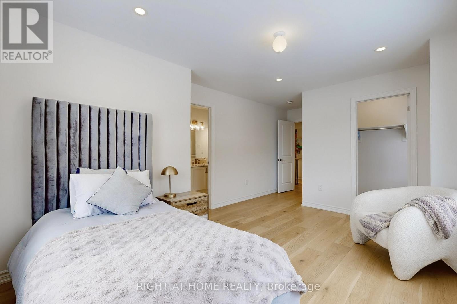 












1 BIG CANOE DRIVE

,
Georgina (Sutton & Jackson's Point),




Ontario
L0E1R0

