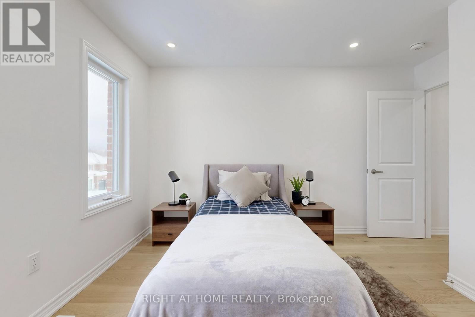 












1 BIG CANOE DRIVE

,
Georgina (Sutton & Jackson's Point),




Ontario
L0E1R0

