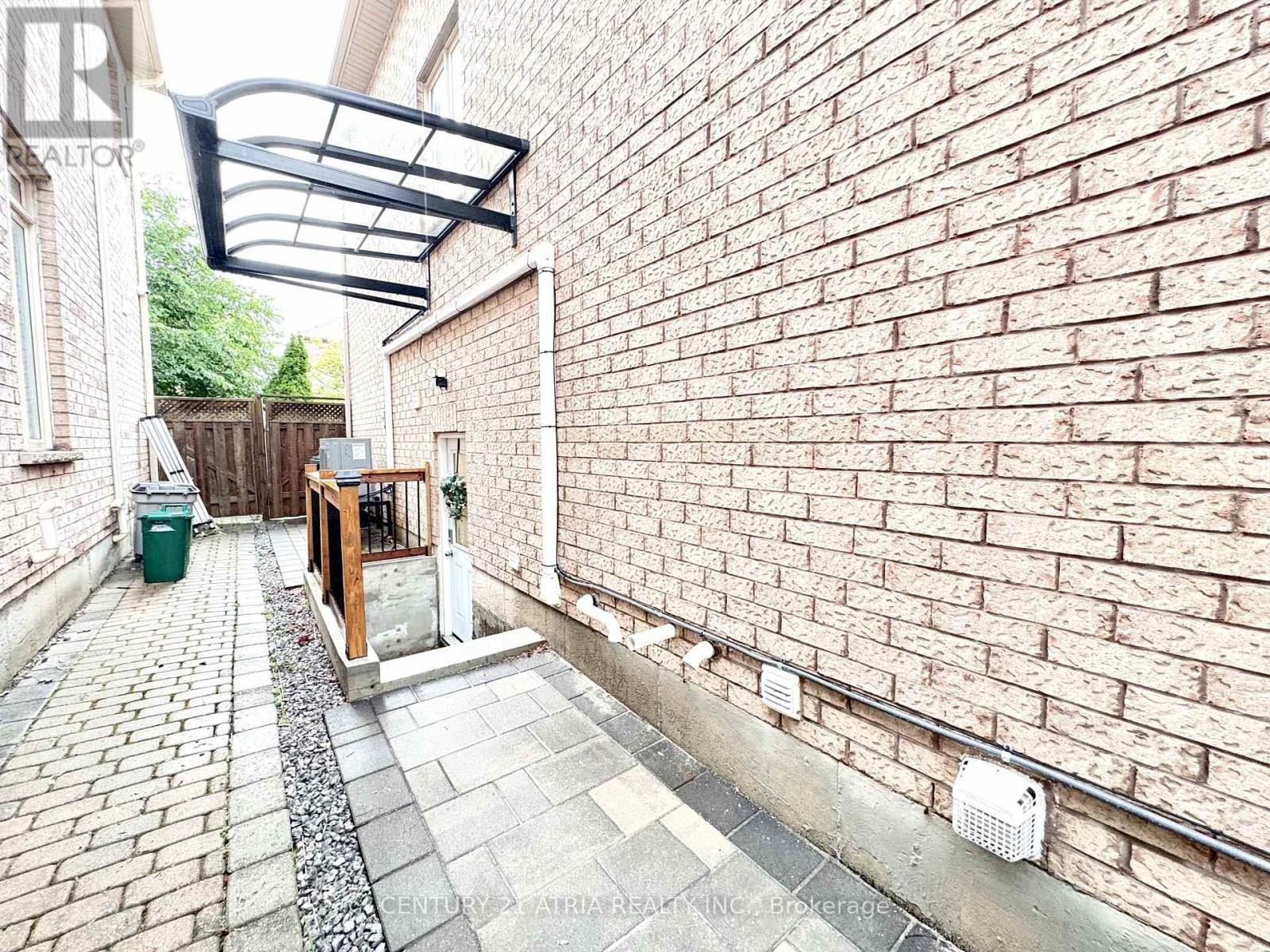 












BSMT - 335 SHIRLEY DRIVE

,
Richmond Hill (Rouge Woods),




Ontario
L4S2N6

