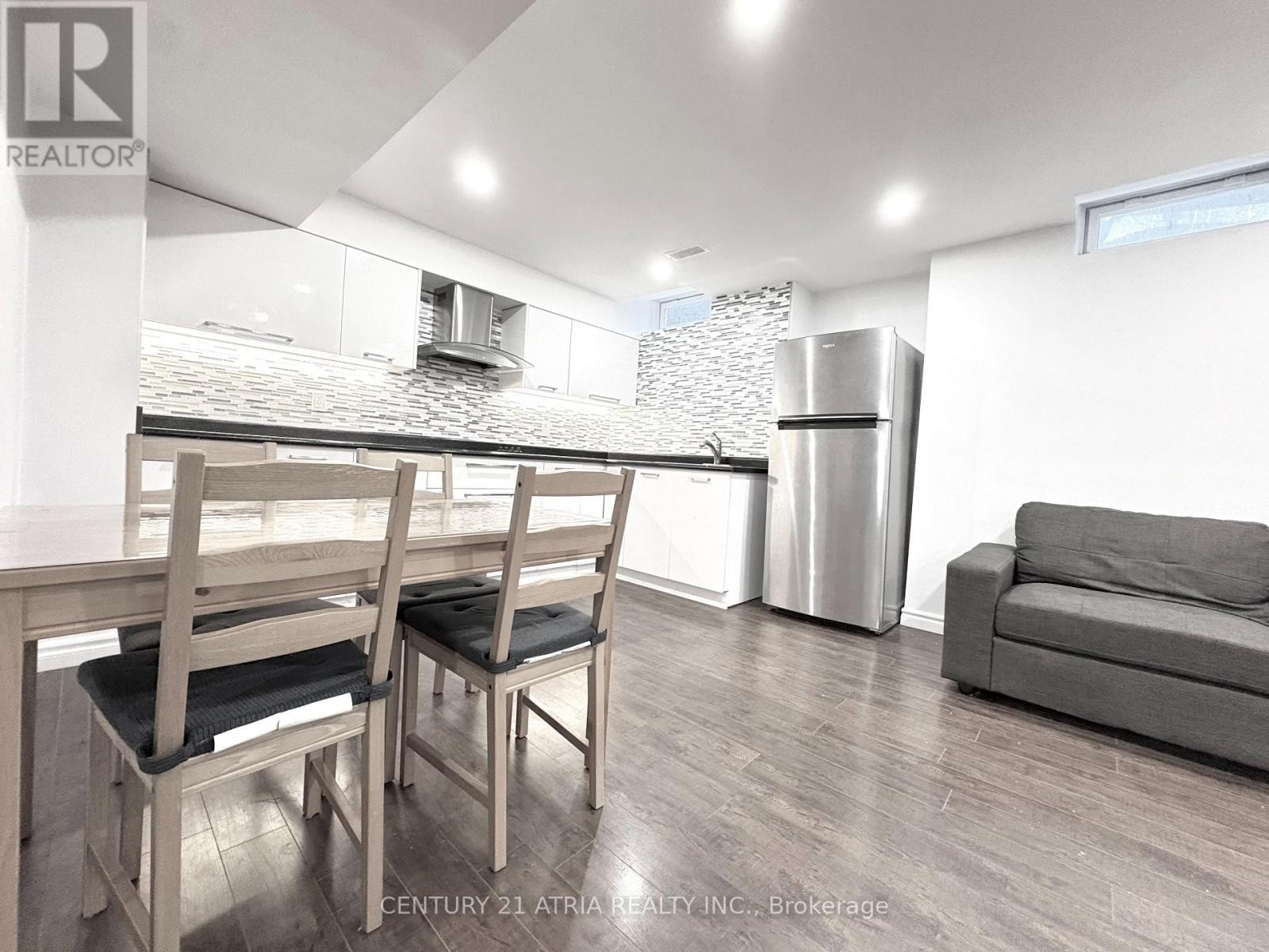 












BSMT - 335 SHIRLEY DRIVE

,
Richmond Hill (Rouge Woods),




Ontario
L4S2N6

