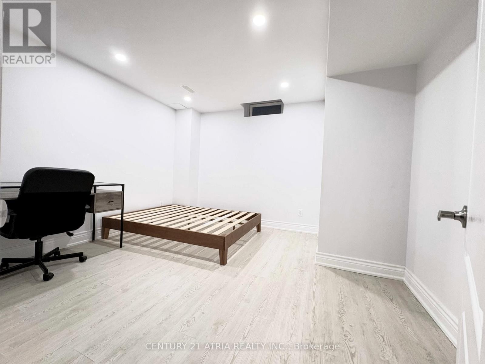 












BSMT - 335 SHIRLEY DRIVE

,
Richmond Hill (Rouge Woods),




Ontario
L4S2N6

