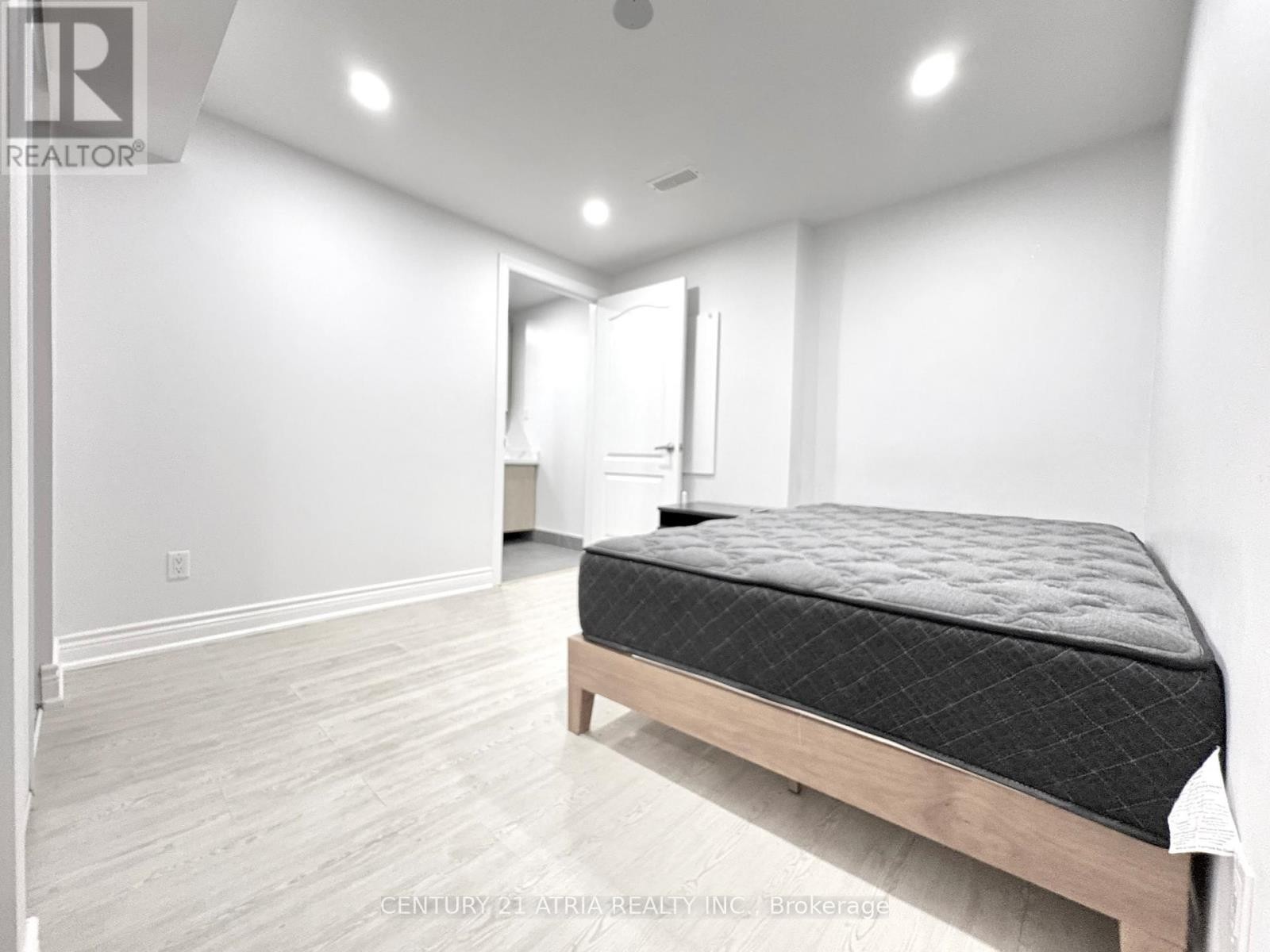 












BSMT - 335 SHIRLEY DRIVE

,
Richmond Hill (Rouge Woods),




Ontario
L4S2N6

