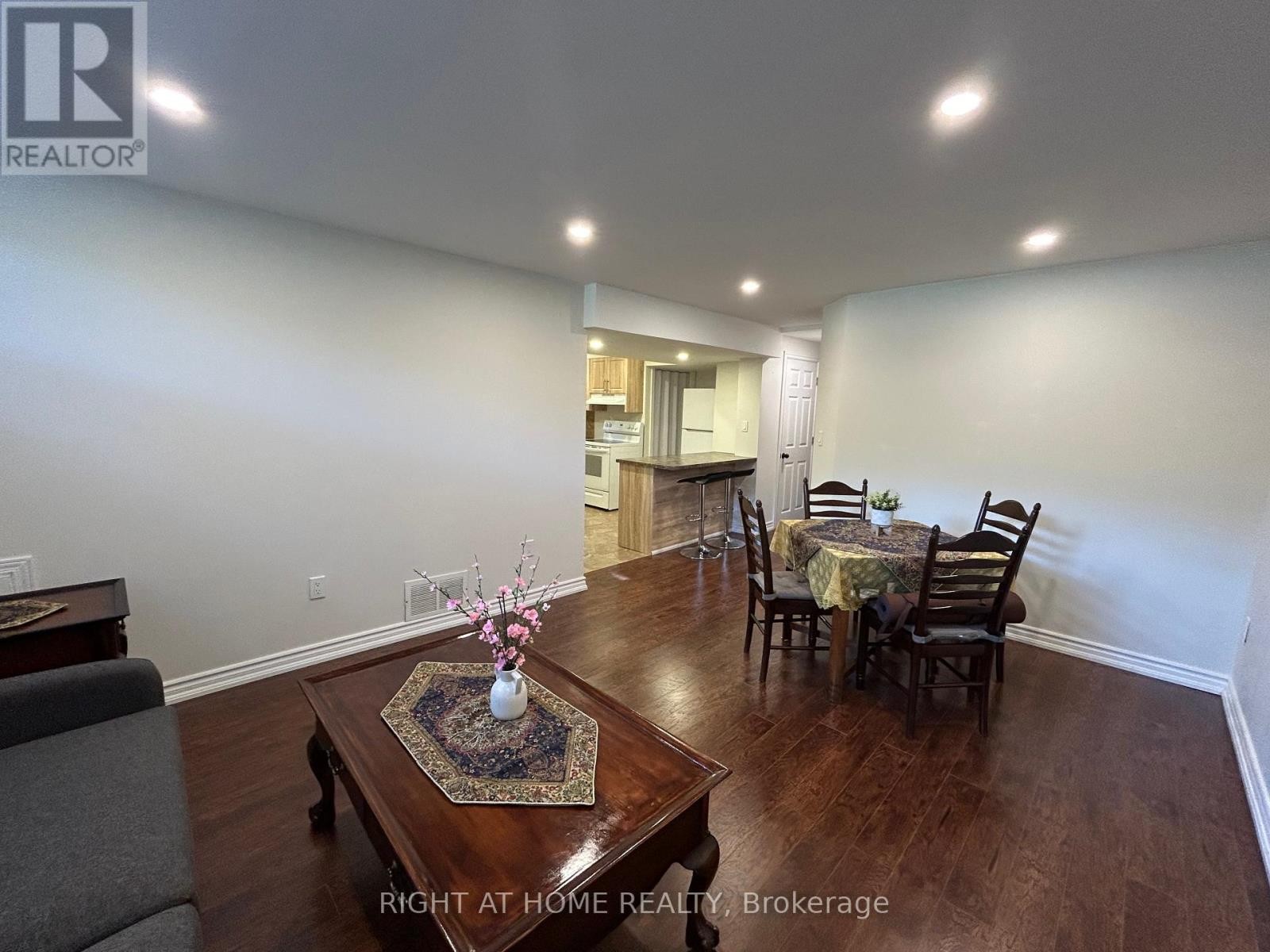 












36 AURORA HEIGHTS DRIVE

,
Aurora (Aurora Heights),




Ontario
L4G2W7

