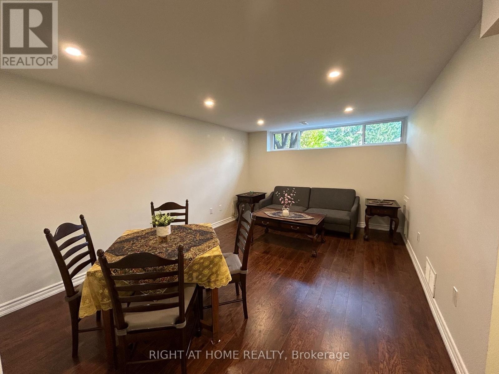 












36 AURORA HEIGHTS DRIVE

,
Aurora (Aurora Heights),




Ontario
L4G2W7


