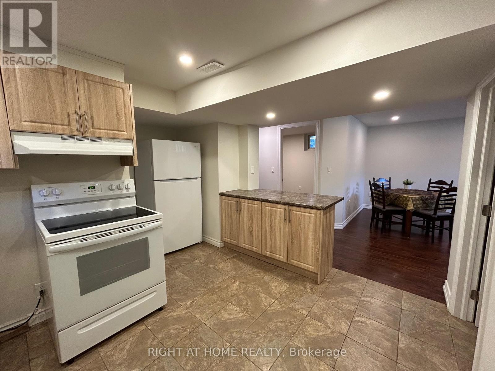 












36 AURORA HEIGHTS DRIVE

,
Aurora (Aurora Heights),




Ontario
L4G2W7


