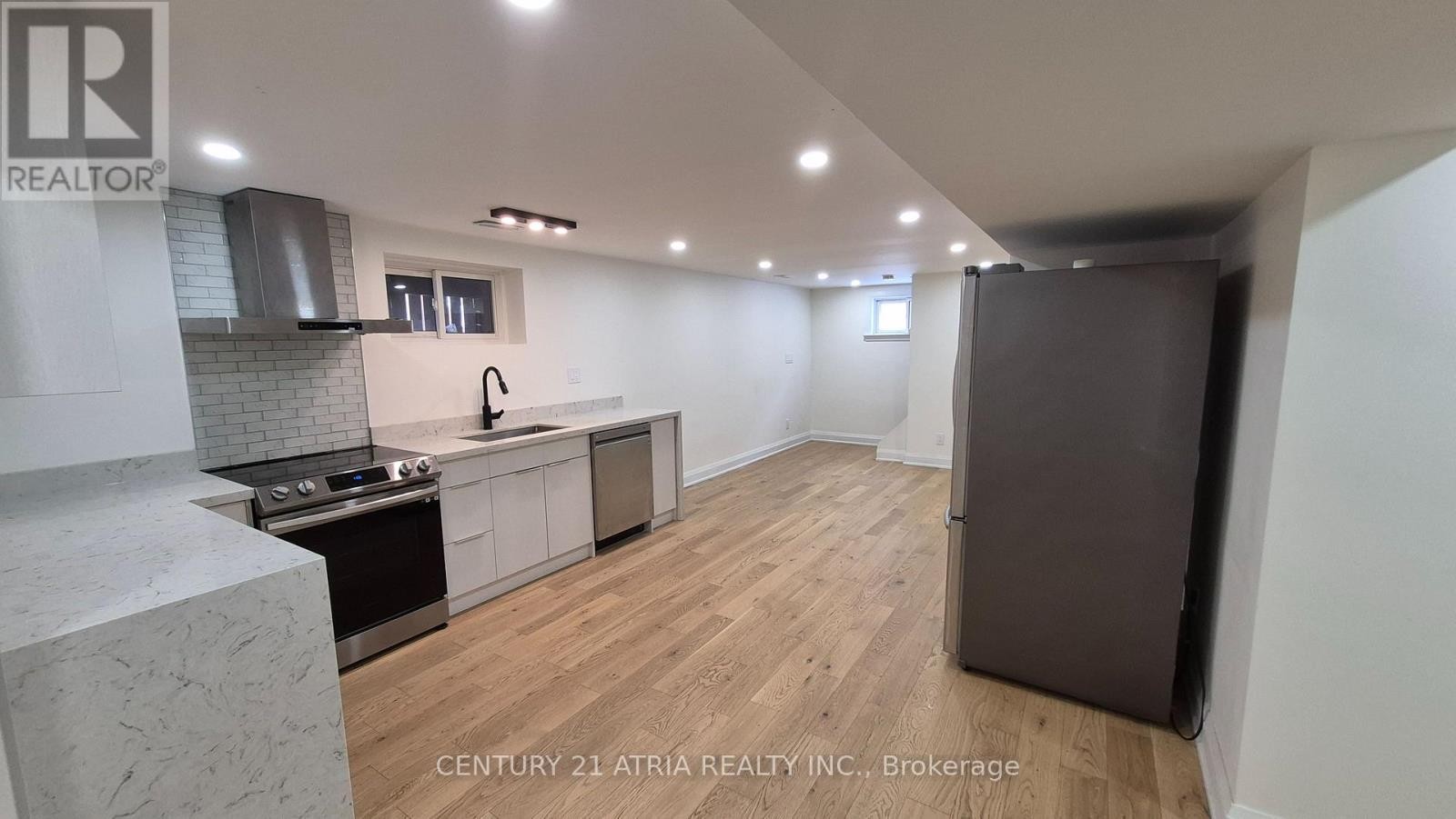 












BSMT - 48 ROCKPORT CRESCENT

,
Richmond Hill (Crosby),




Ontario
L4C2L6

