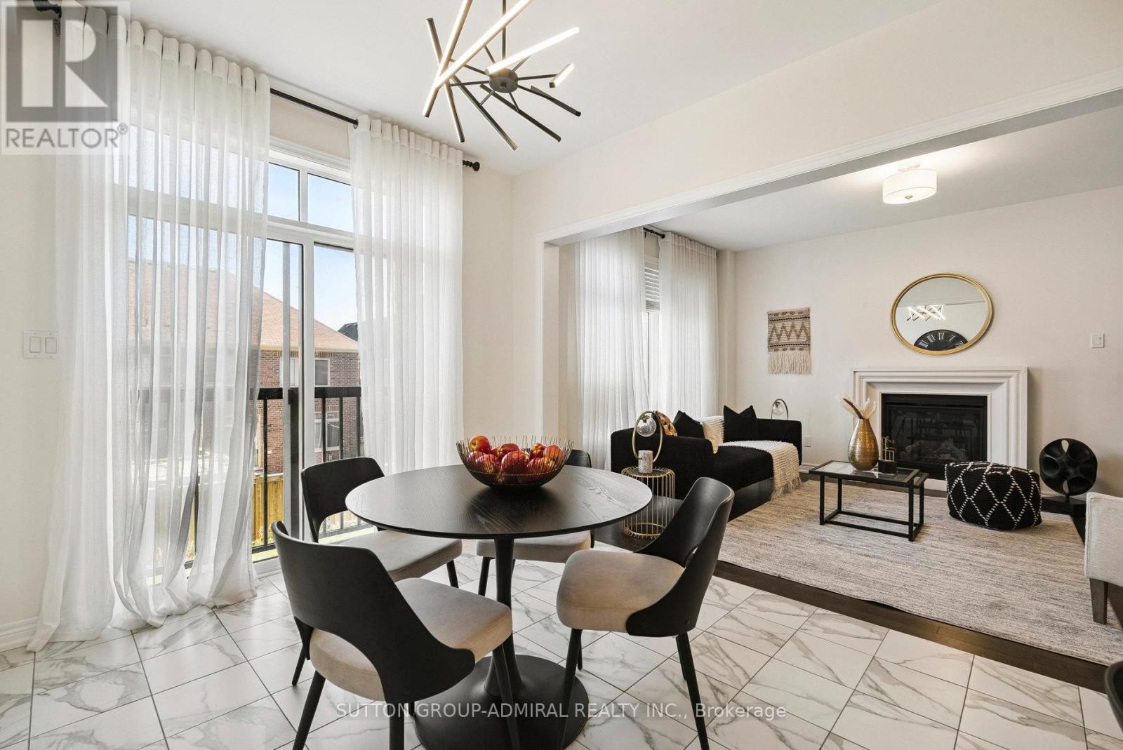 












15 JOHN SMITH STREET

,
East Gwillimbury (Holland Landing),




Ontario
L9N0S7

