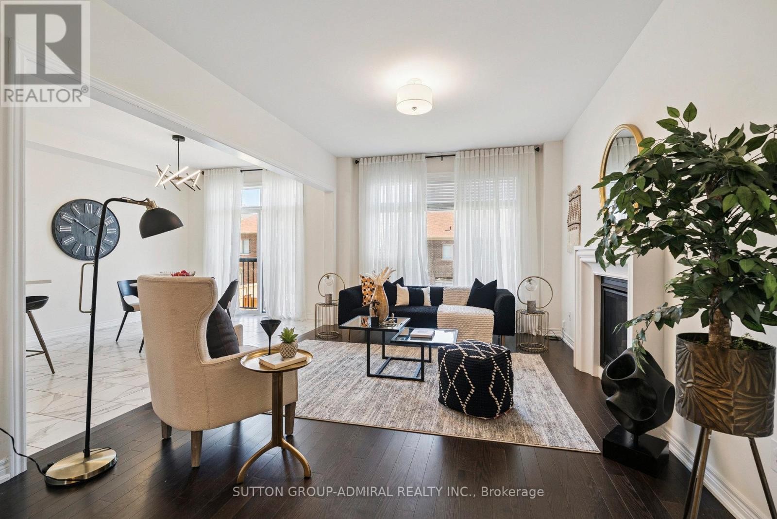 












15 JOHN SMITH STREET

,
East Gwillimbury (Holland Landing),




Ontario
L9N0S7

