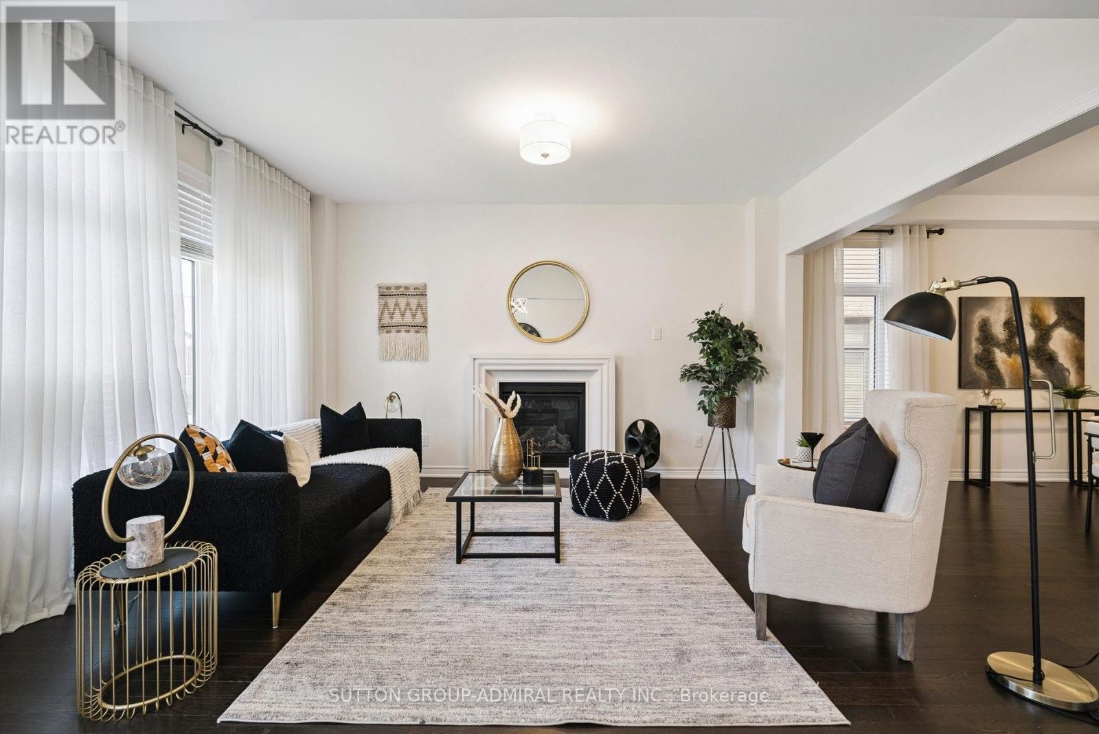 












15 JOHN SMITH STREET

,
East Gwillimbury (Holland Landing),




Ontario
L9N0S7

