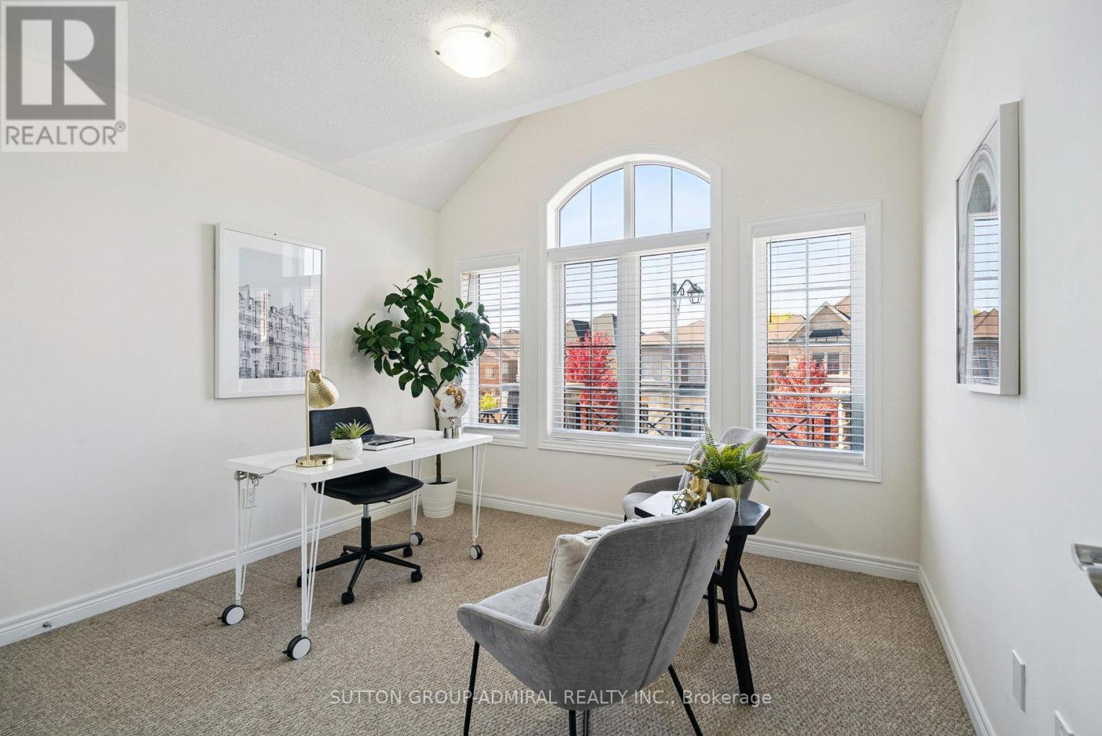 












15 JOHN SMITH STREET

,
East Gwillimbury (Holland Landing),




Ontario
L9N0S7

