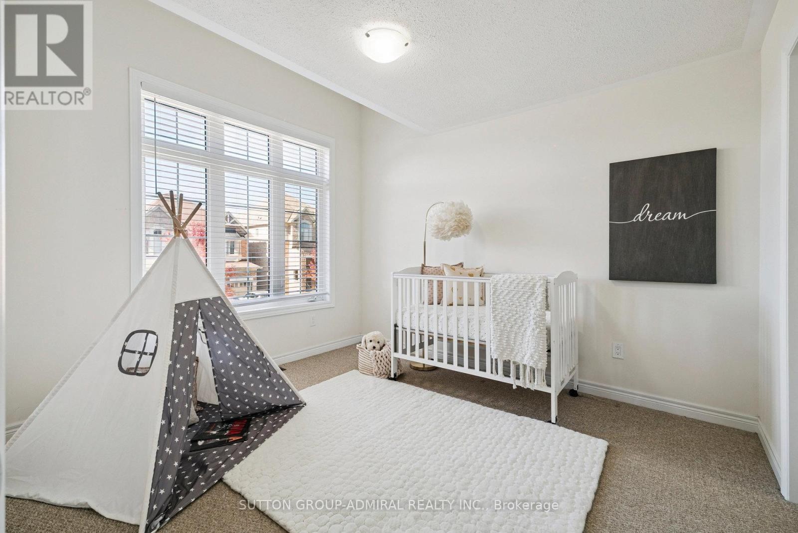 












15 JOHN SMITH STREET

,
East Gwillimbury (Holland Landing),




Ontario
L9N0S7

