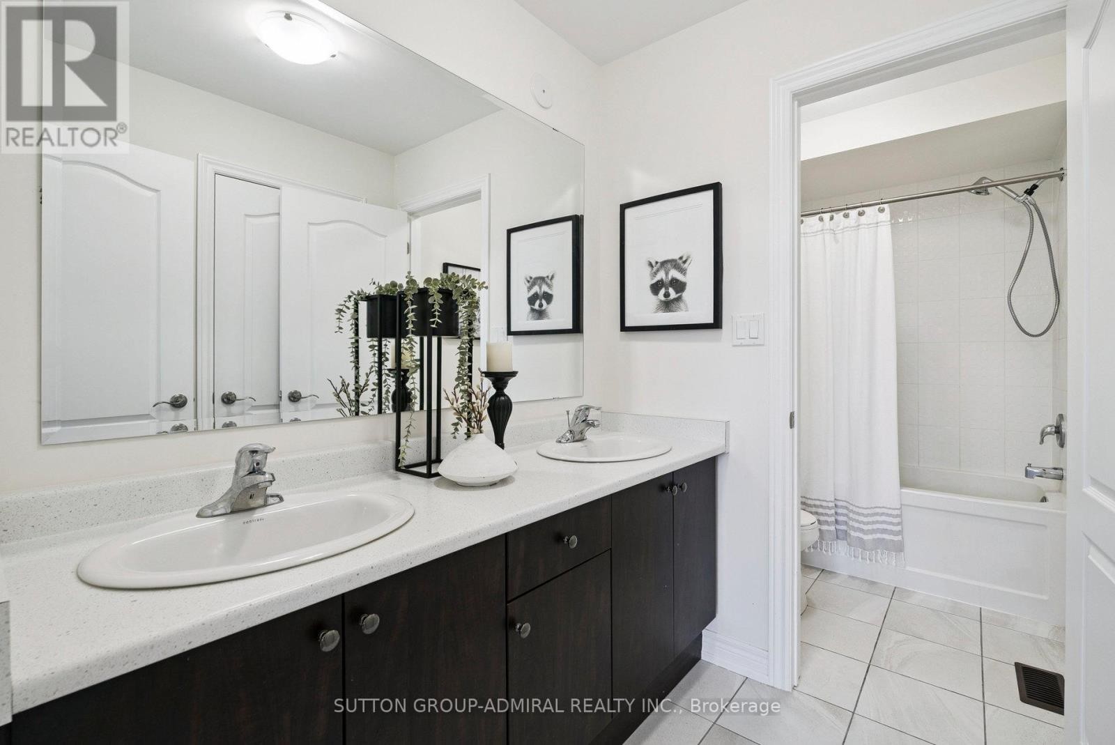 












15 JOHN SMITH STREET

,
East Gwillimbury (Holland Landing),




Ontario
L9N0S7

