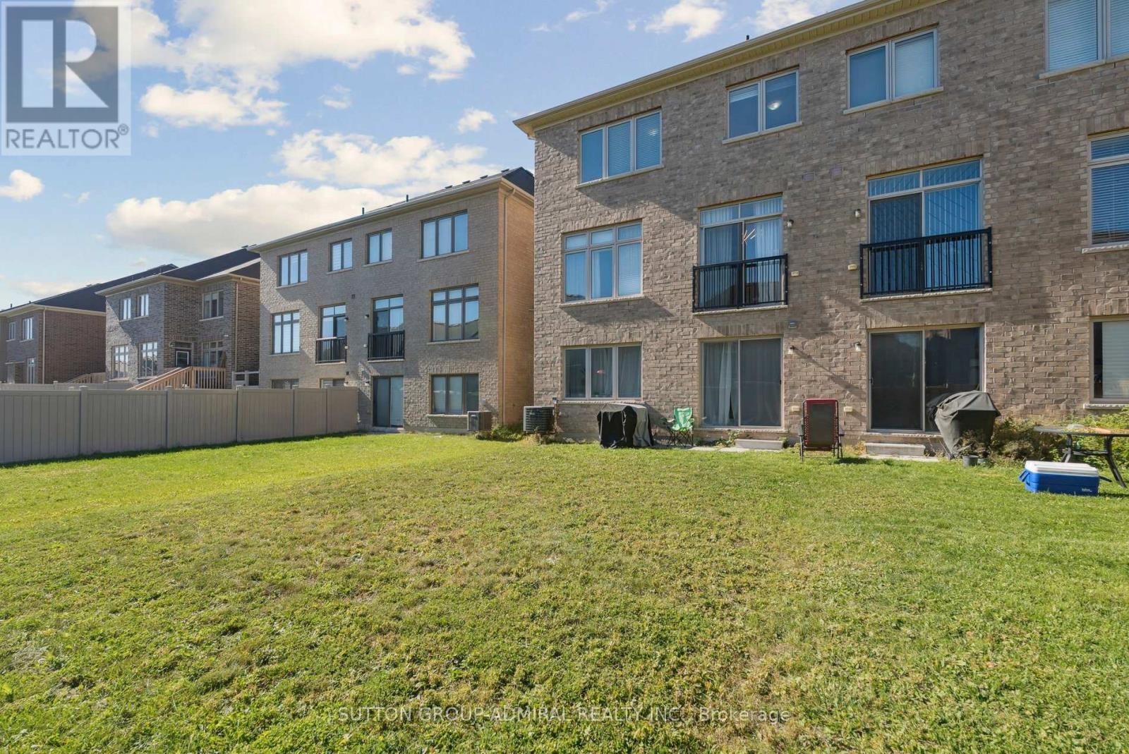 












15 JOHN SMITH STREET

,
East Gwillimbury (Holland Landing),




Ontario
L9N0S7

