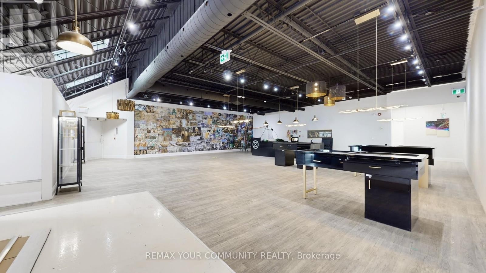 












1-B - 15543 YONGE STREET

,
Aurora (Aurora Village),




Ontario
L4G1P3

