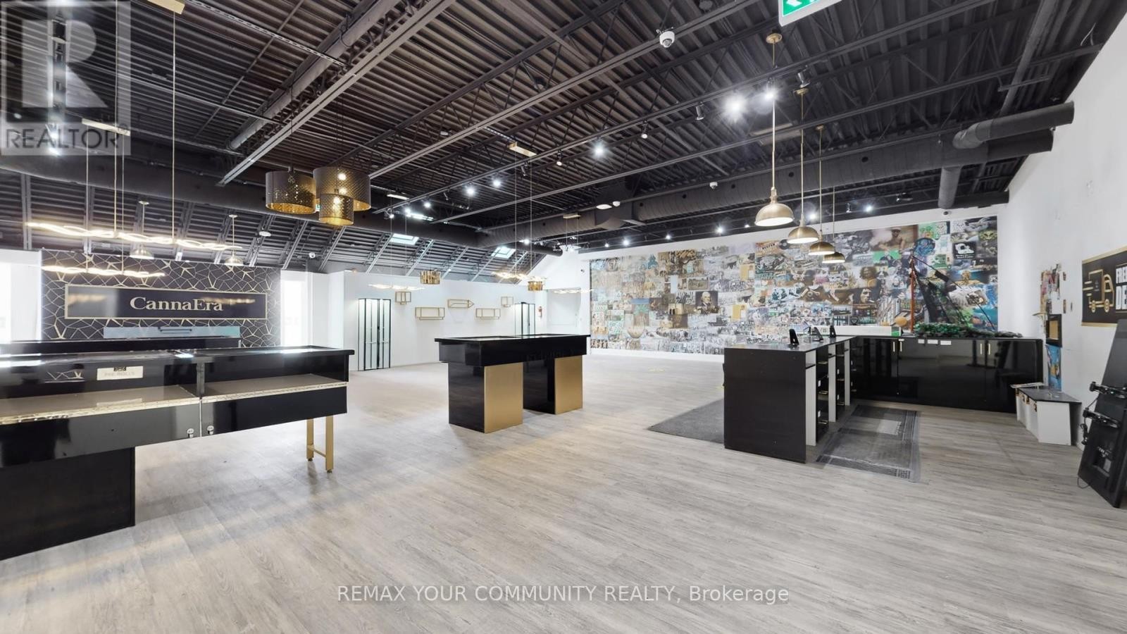 












1-B - 15543 YONGE STREET

,
Aurora (Aurora Village),




Ontario
L4G1P3

