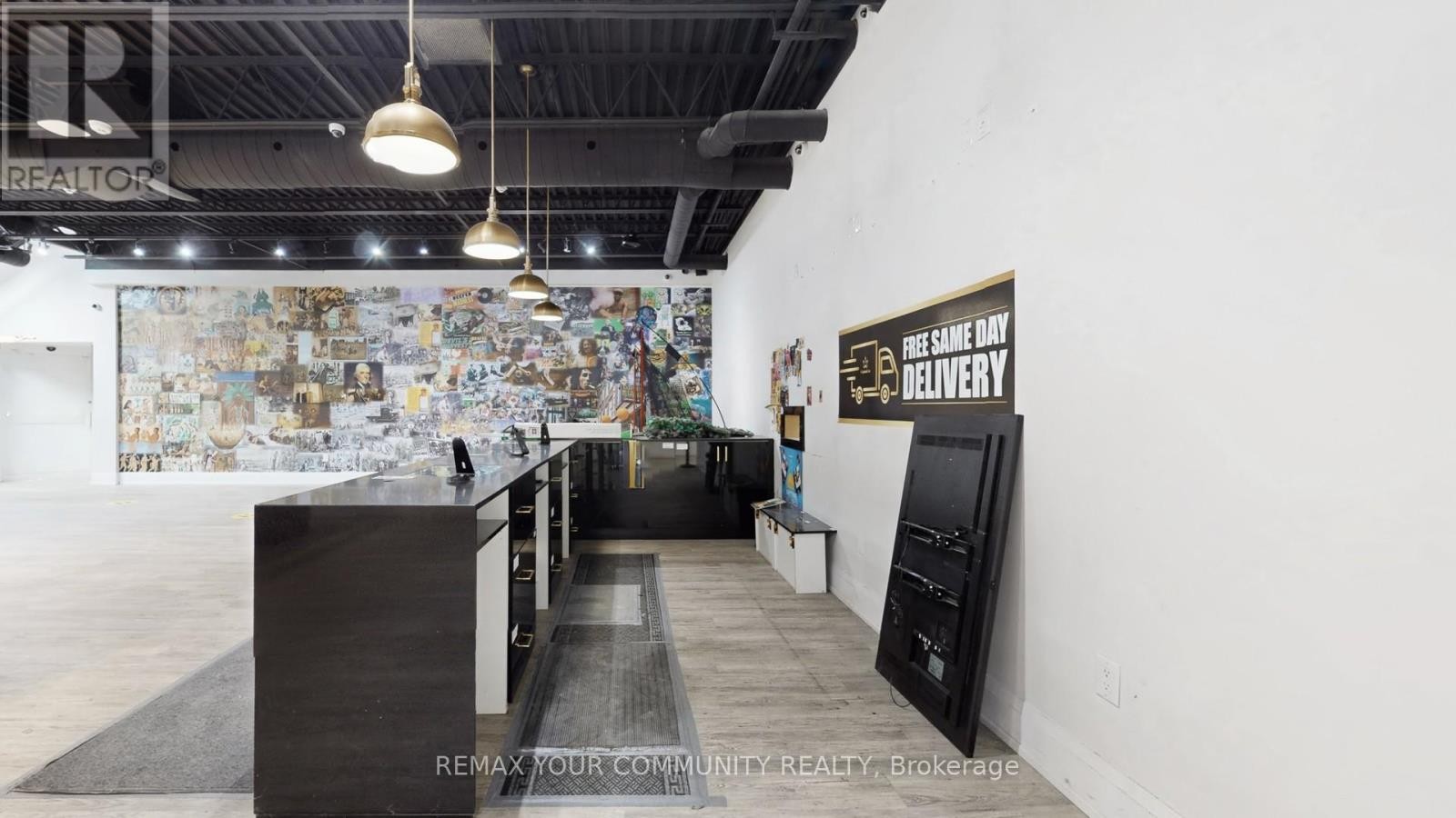 












1-B - 15543 YONGE STREET

,
Aurora (Aurora Village),




Ontario
L4G1P3

